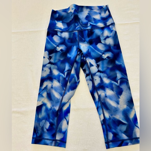 Lululemon Cropped Leggings - Size 6 - Picture 2 of 5
